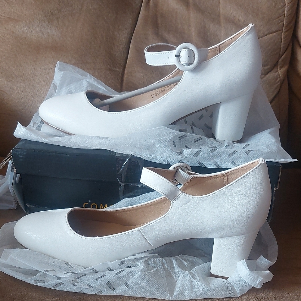 IDIFU Classic White Mary Jane Heels